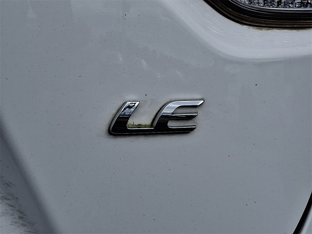 2022 Toyota Corolla LE - Photo 10