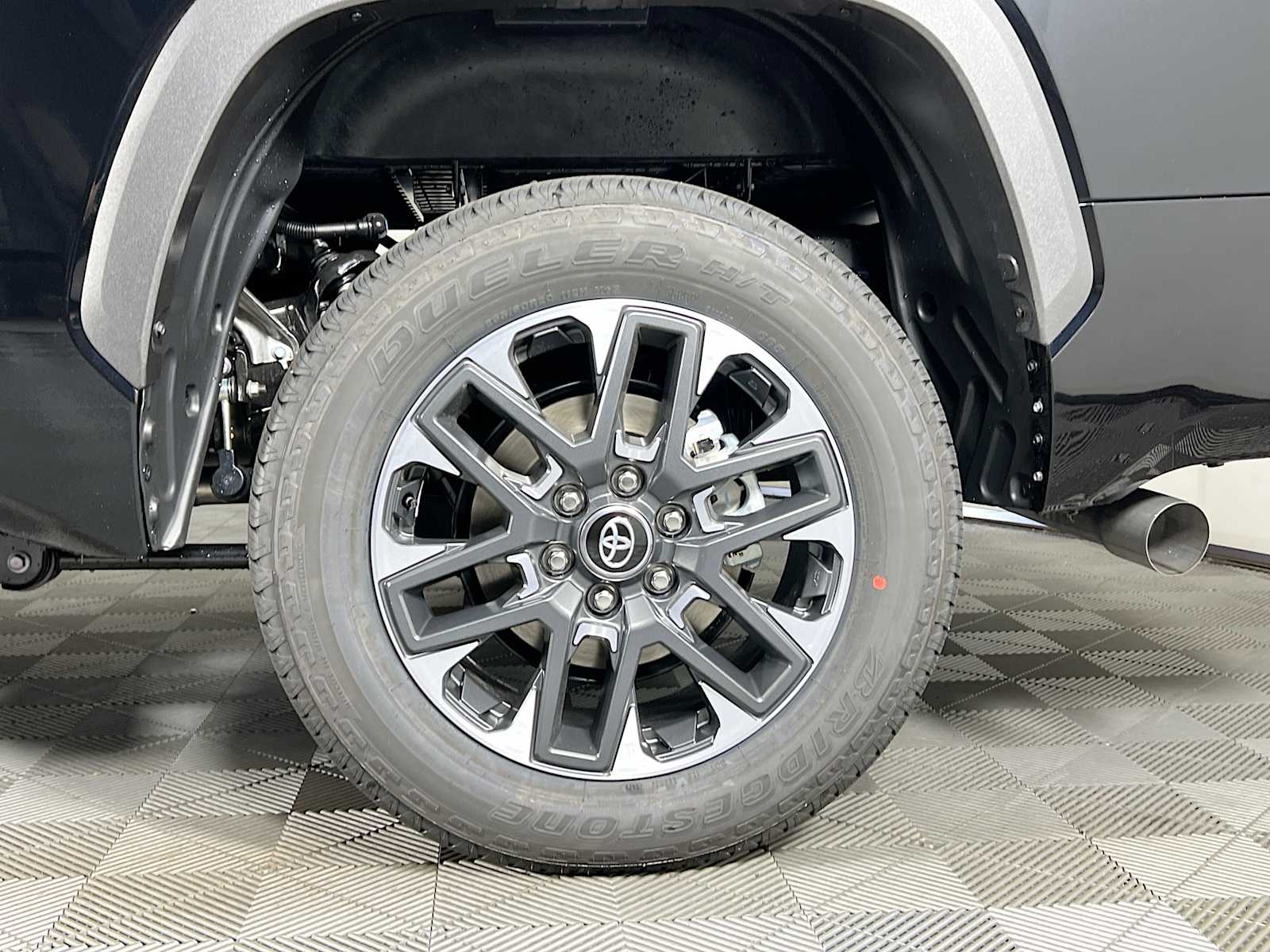 2025 Toyota Tundra Limited Hybrid - Photo 19