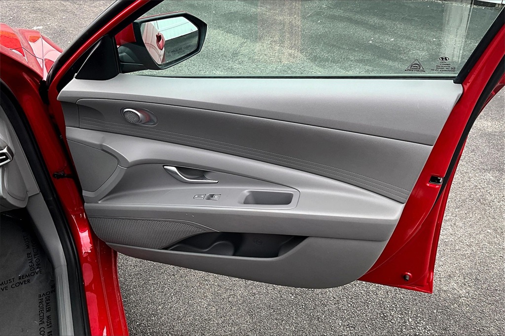 2022 Hyundai Elantra SEL - Photo 12