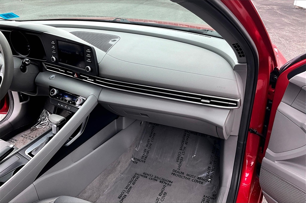 2022 Hyundai Elantra SEL - Photo 13