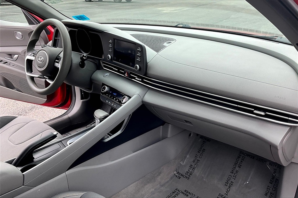 2022 Hyundai Elantra SEL - Photo 14