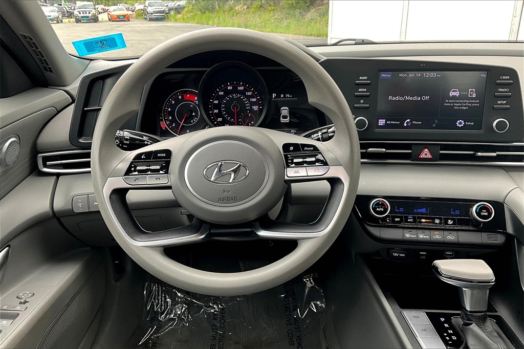 2022 Hyundai Elantra SEL - Photo 17