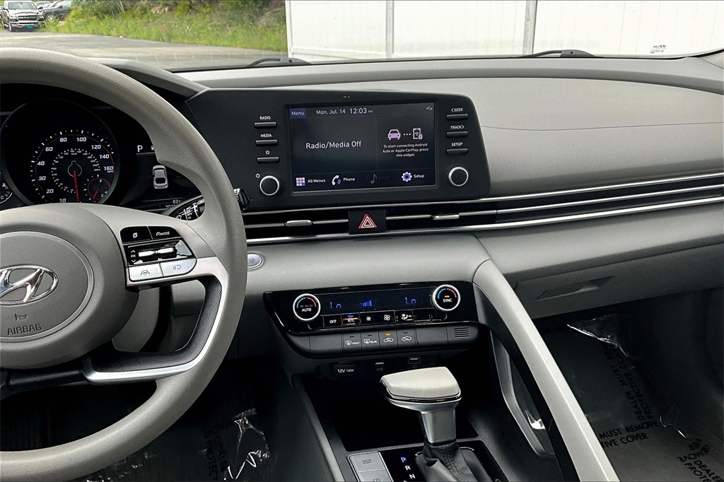 2022 Hyundai Elantra SEL - Photo 18