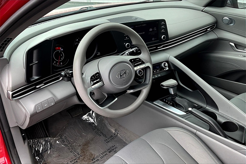 2022 Hyundai Elantra SEL - Photo 8