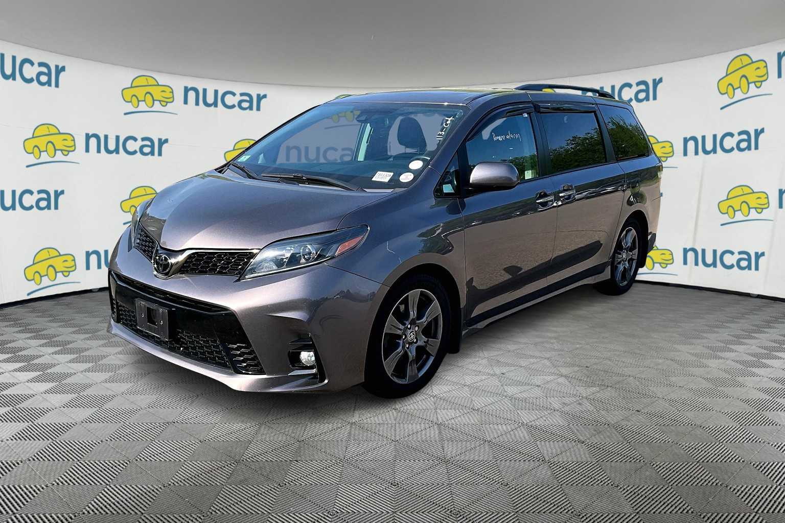 2020 Toyota Sienna SE - Photo 2