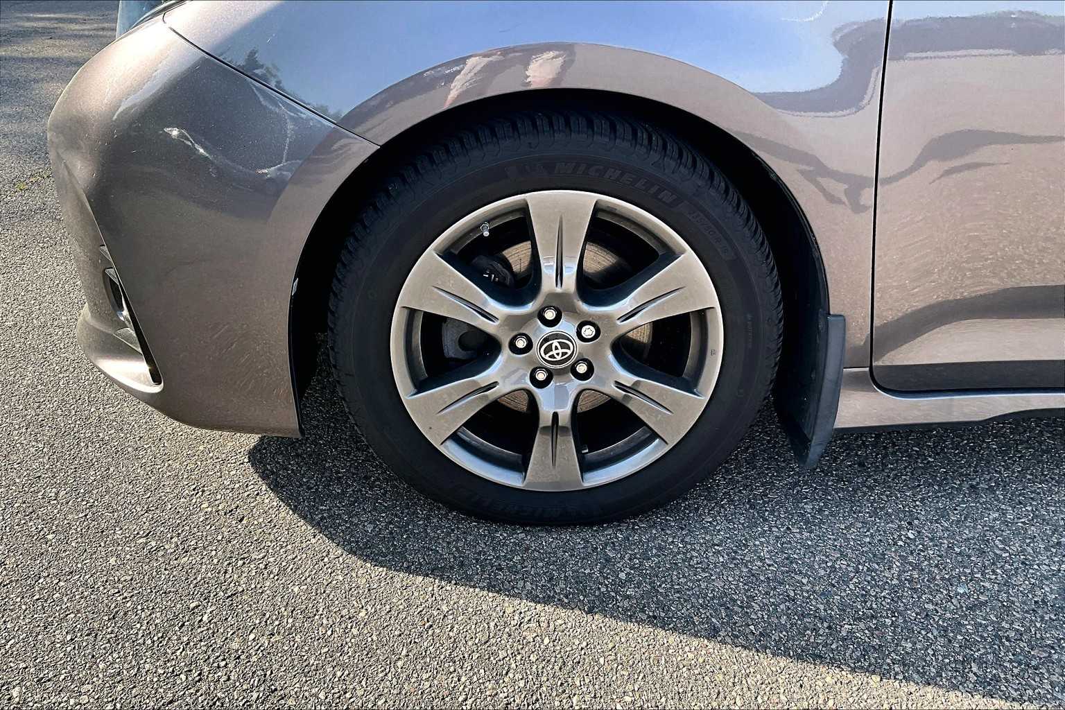 2020 Toyota Sienna SE - Photo 4