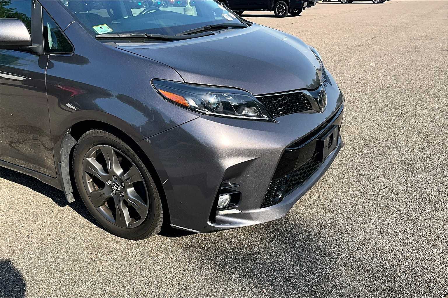 2020 Toyota Sienna SE - Photo 5