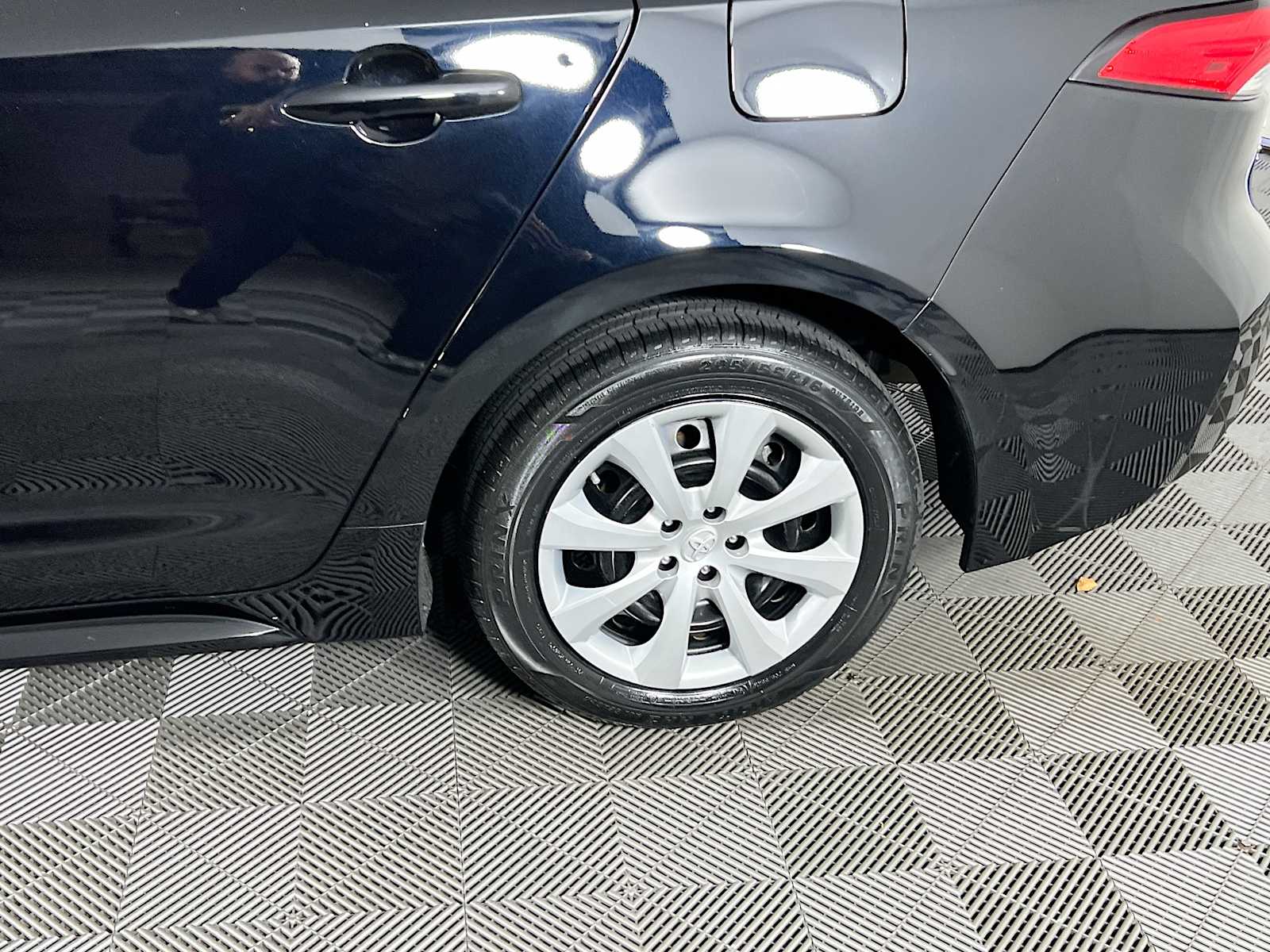 2024 Toyota Corolla LE - Photo 29