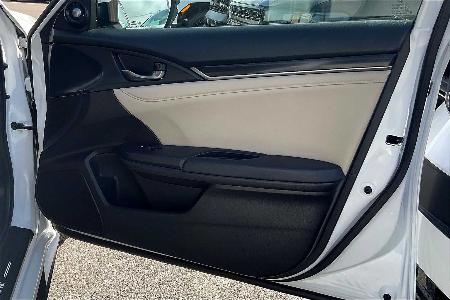 2020 Honda Civic Hatchback Sport Touring - Photo 12