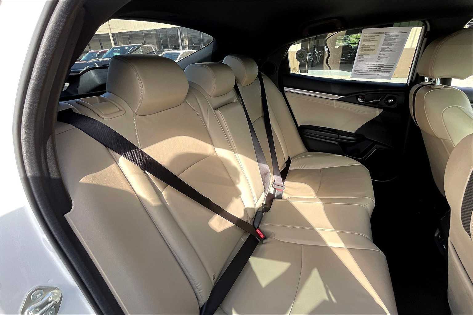 2020 Honda Civic Hatchback Sport Touring - Photo 16