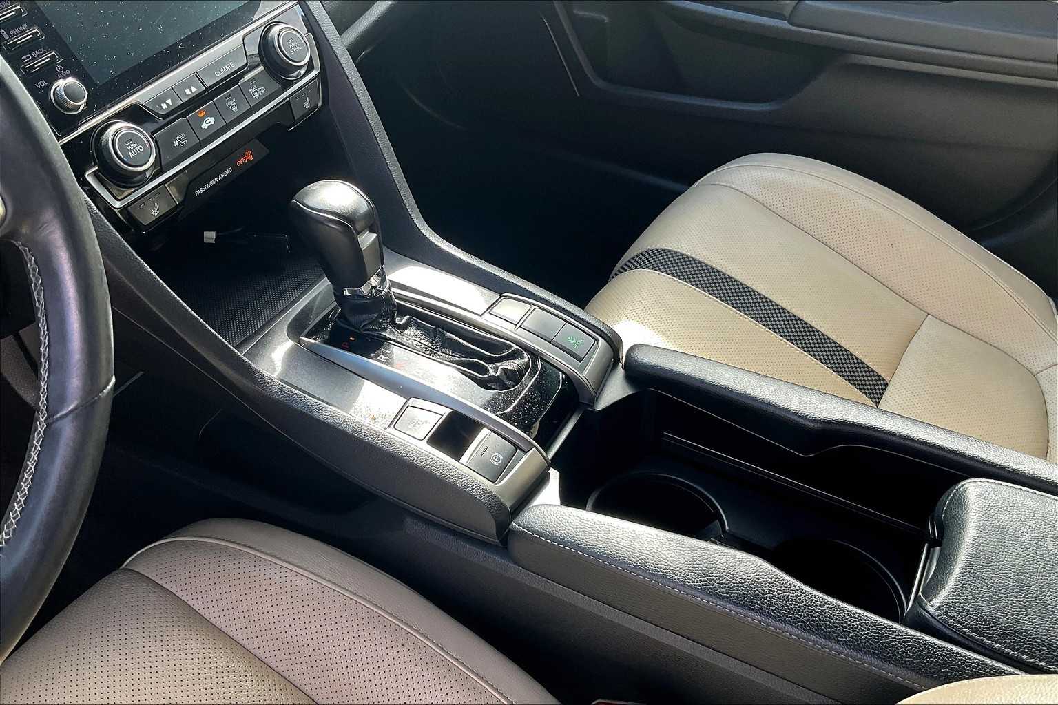 2020 Honda Civic Hatchback Sport Touring - Photo 20