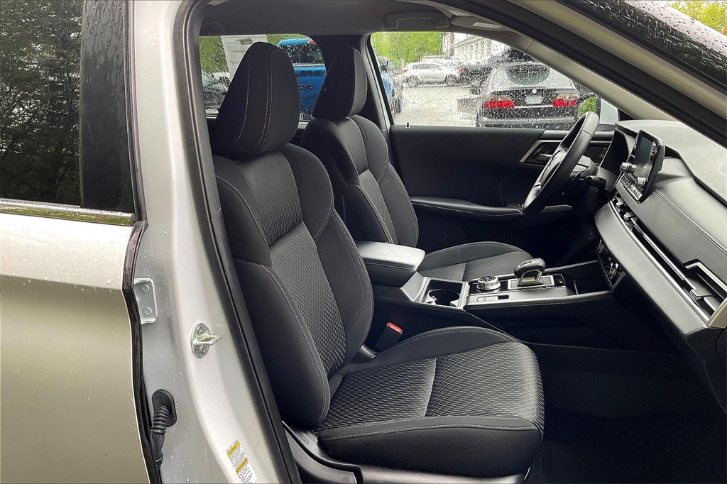 2022 Mitsubishi Outlander ES - Photo 11