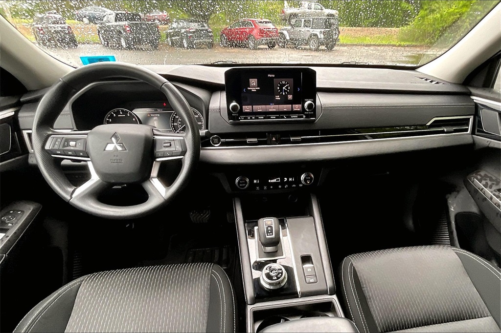 2022 Mitsubishi Outlander ES - Photo 22