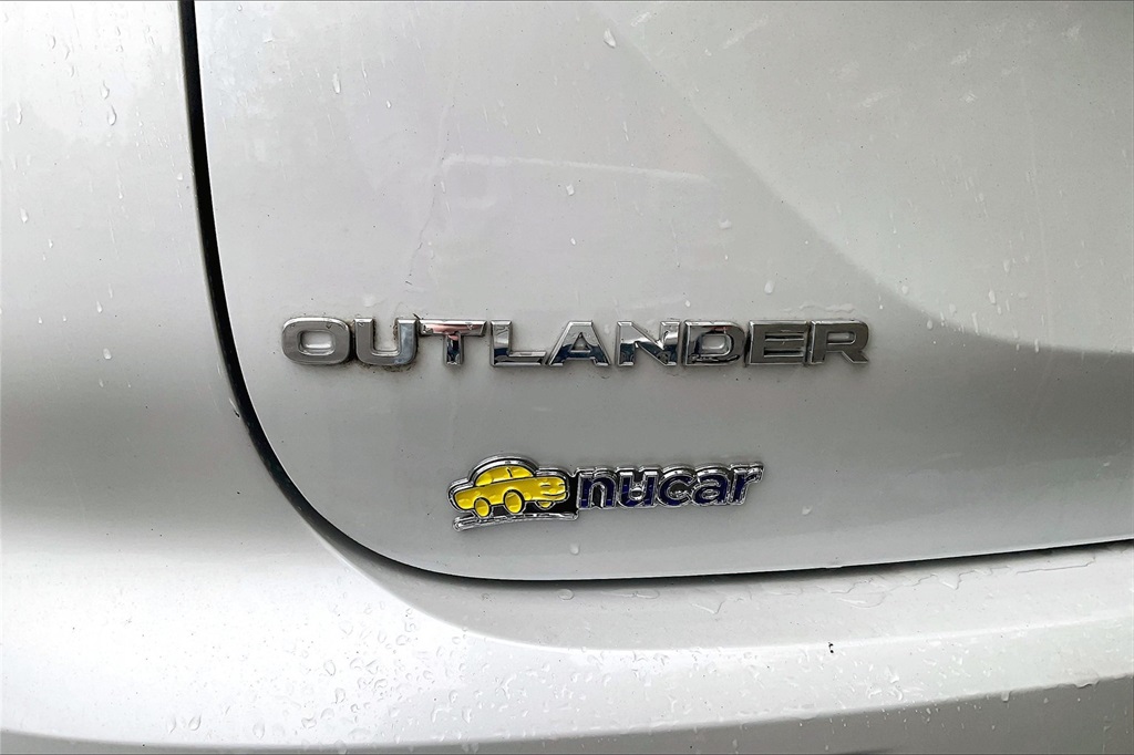 2022 Mitsubishi Outlander ES - Photo 28