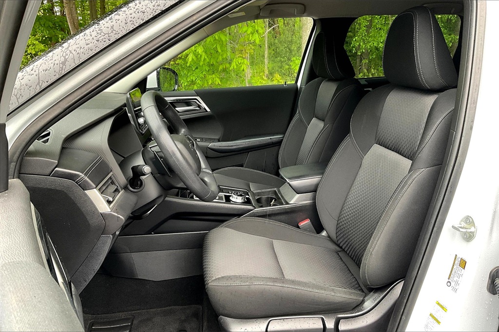 2022 Mitsubishi Outlander ES - Photo 10