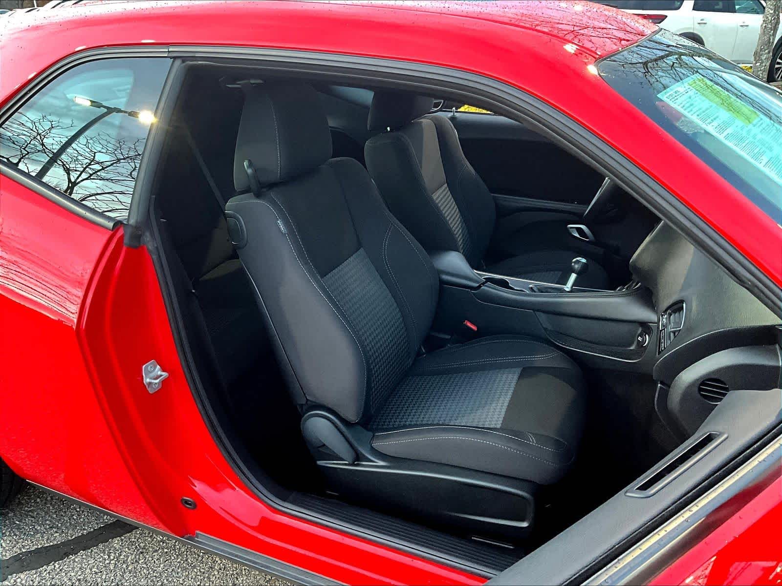 2015 Dodge Challenger R/T - Photo 11