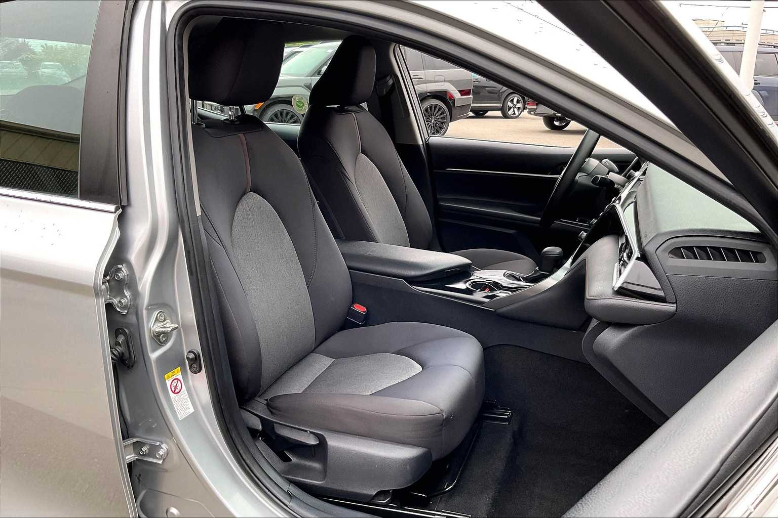 2018 Toyota Camry LE - Photo 11