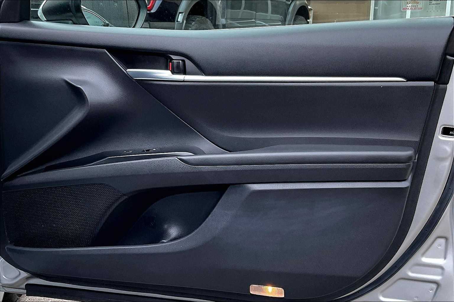 2018 Toyota Camry LE - Photo 12