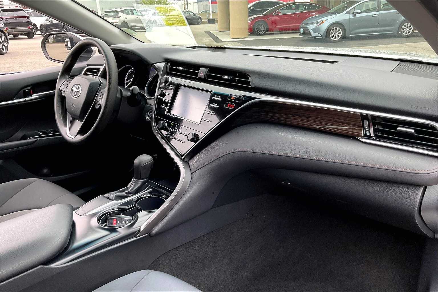 2018 Toyota Camry LE - Photo 14