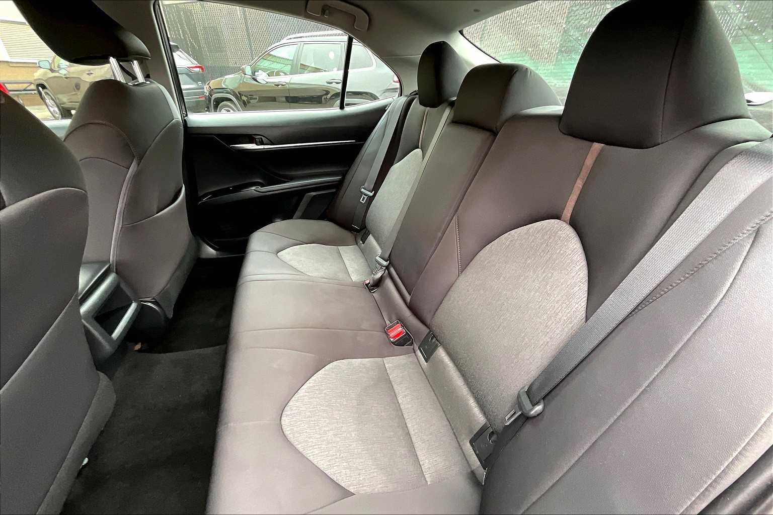 2018 Toyota Camry LE - Photo 15