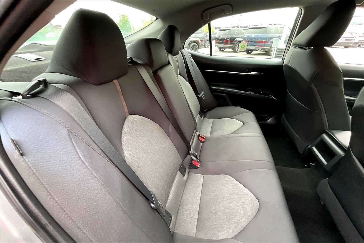2018 Toyota Camry LE - Photo 16