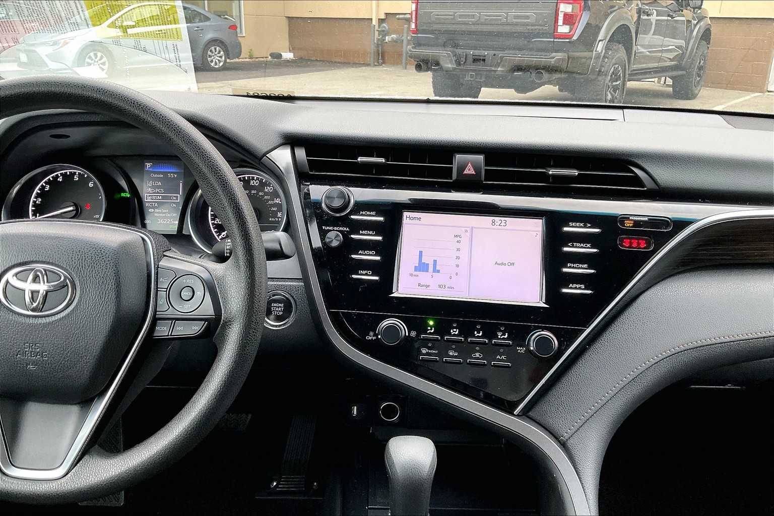 2018 Toyota Camry LE - Photo 18