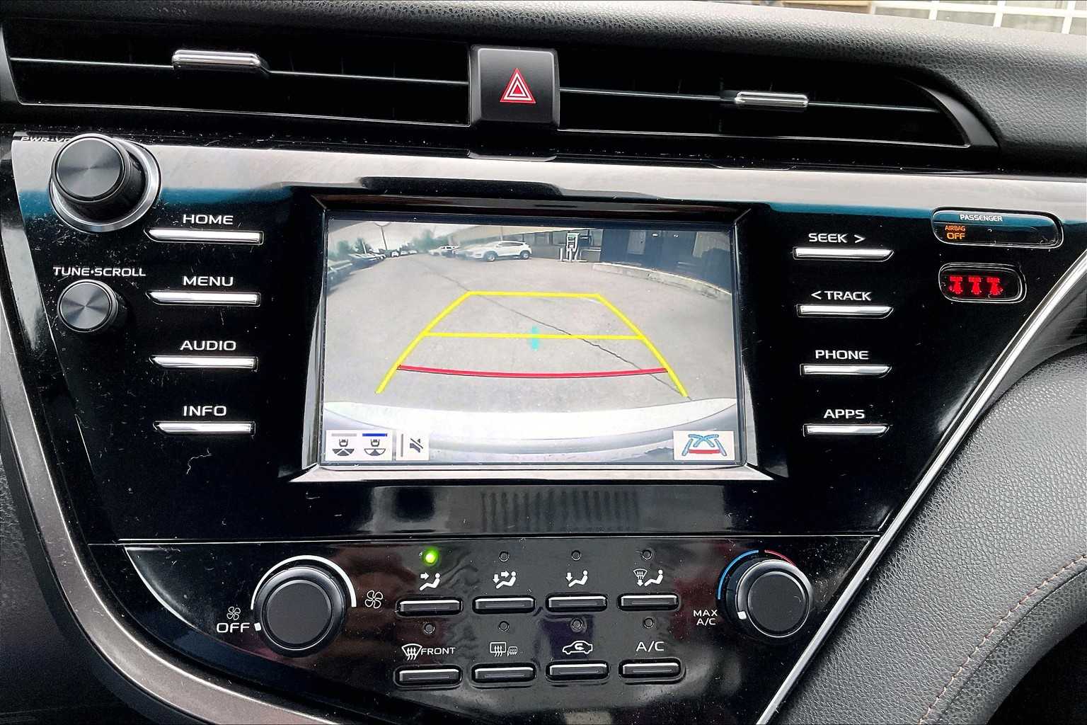 2018 Toyota Camry LE - Photo 19