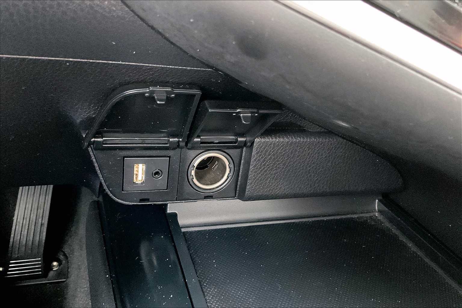 2018 Toyota Camry LE - Photo 26