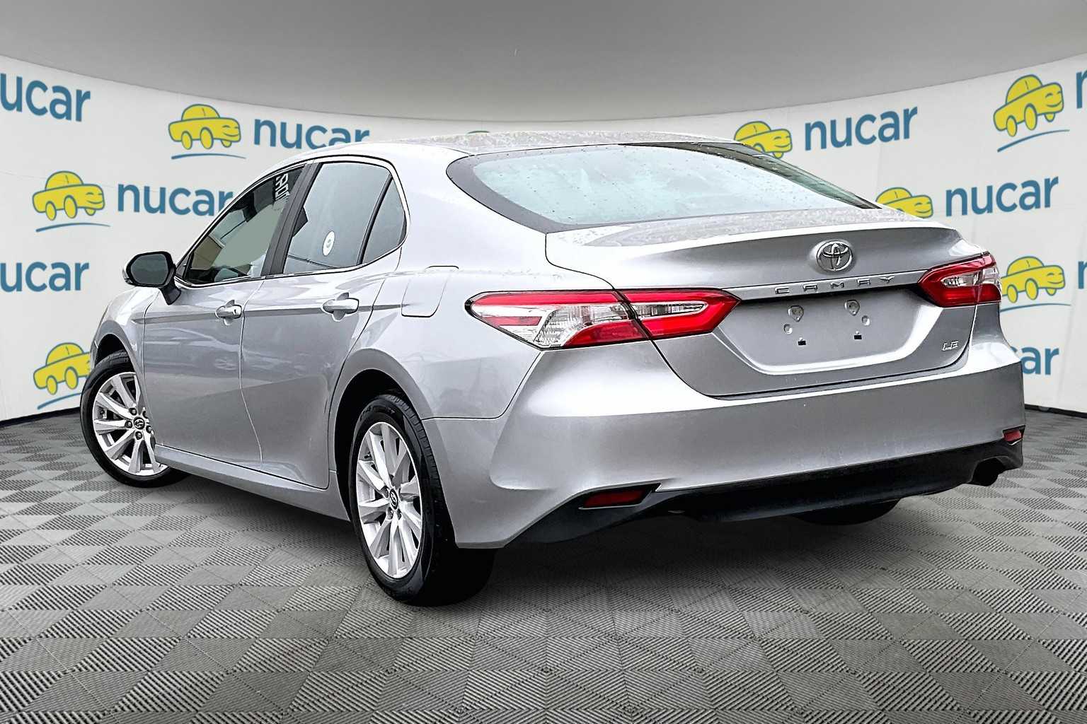 2018 Toyota Camry LE - Photo 4