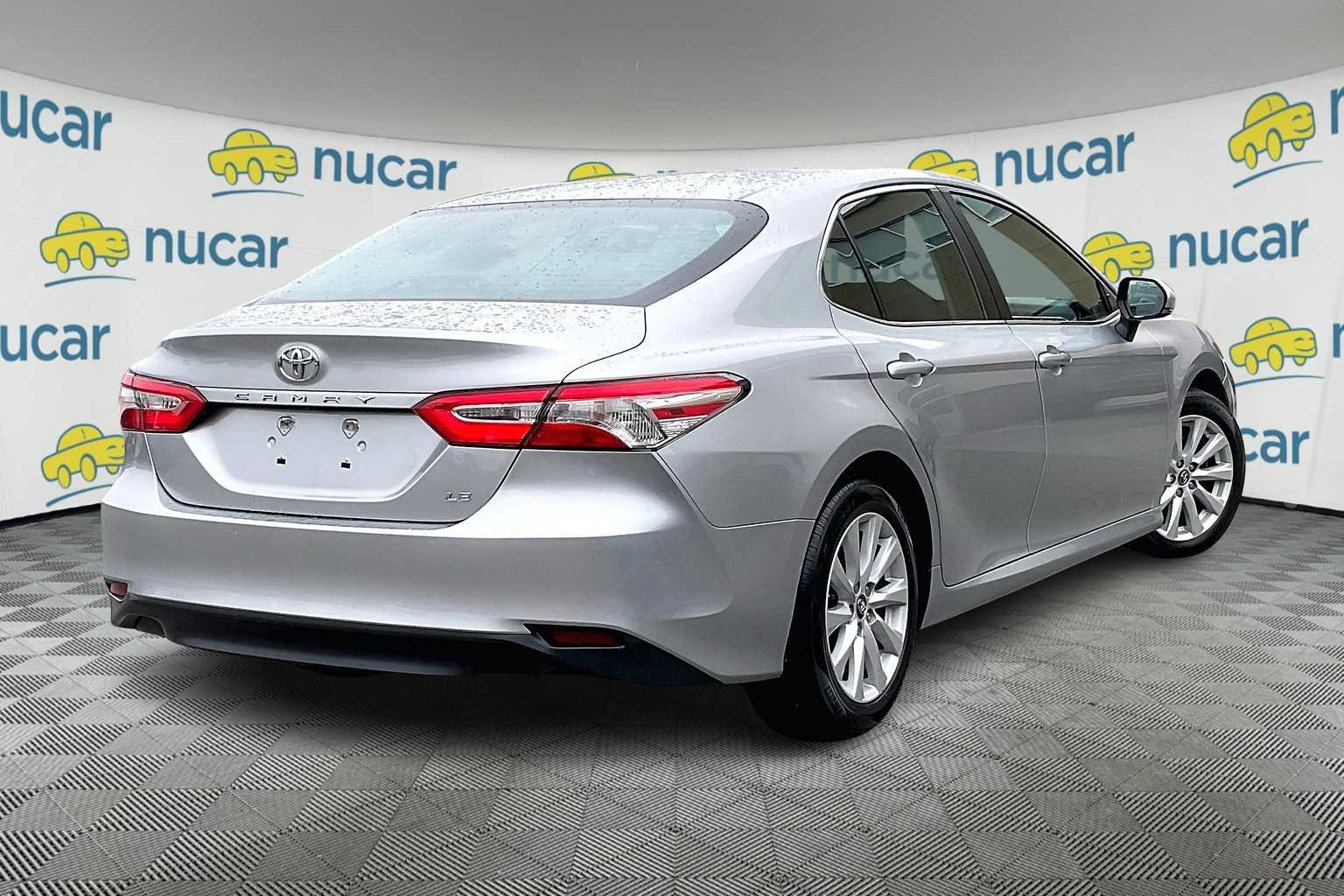 2018 Toyota Camry LE - Photo 6