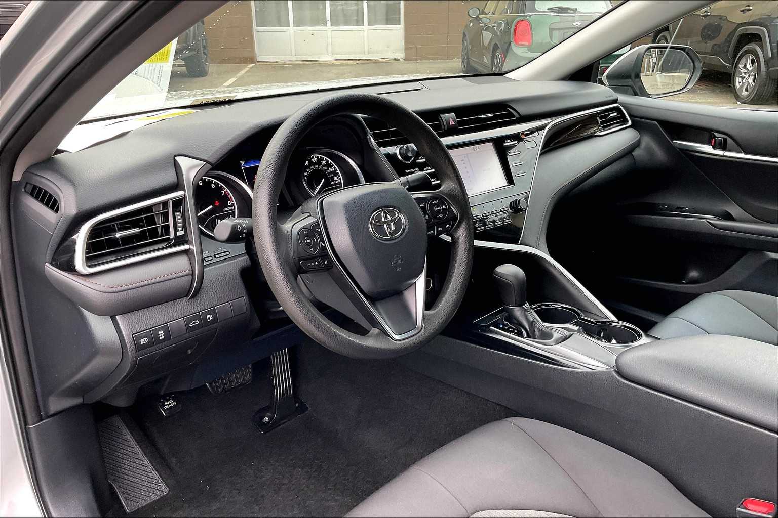 2018 Toyota Camry LE - Photo 8