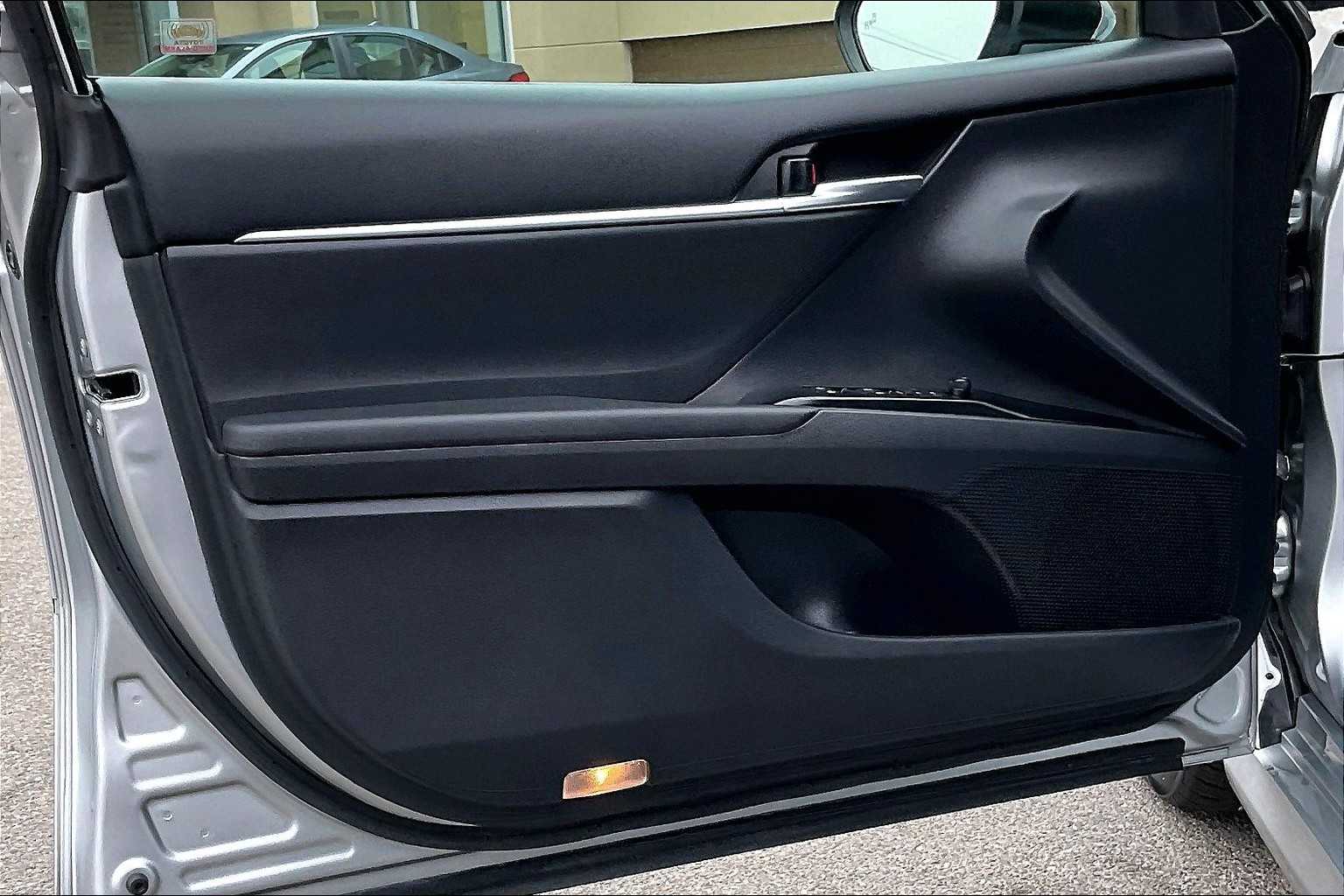 2018 Toyota Camry LE - Photo 9