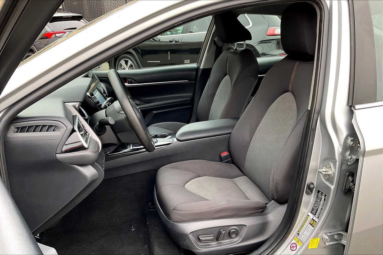 2018 Toyota Camry LE - Photo 10