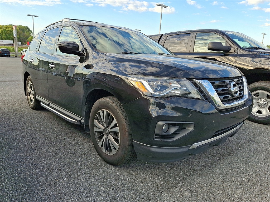 2020 Nissan Pathfinder SV