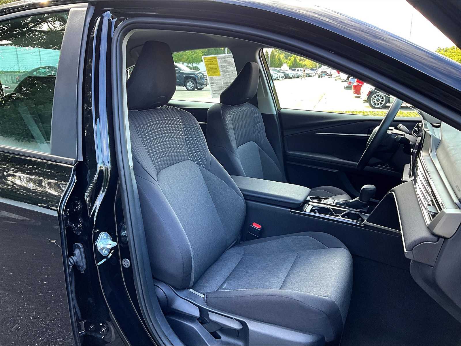 2025 Toyota Camry LE - Photo 11