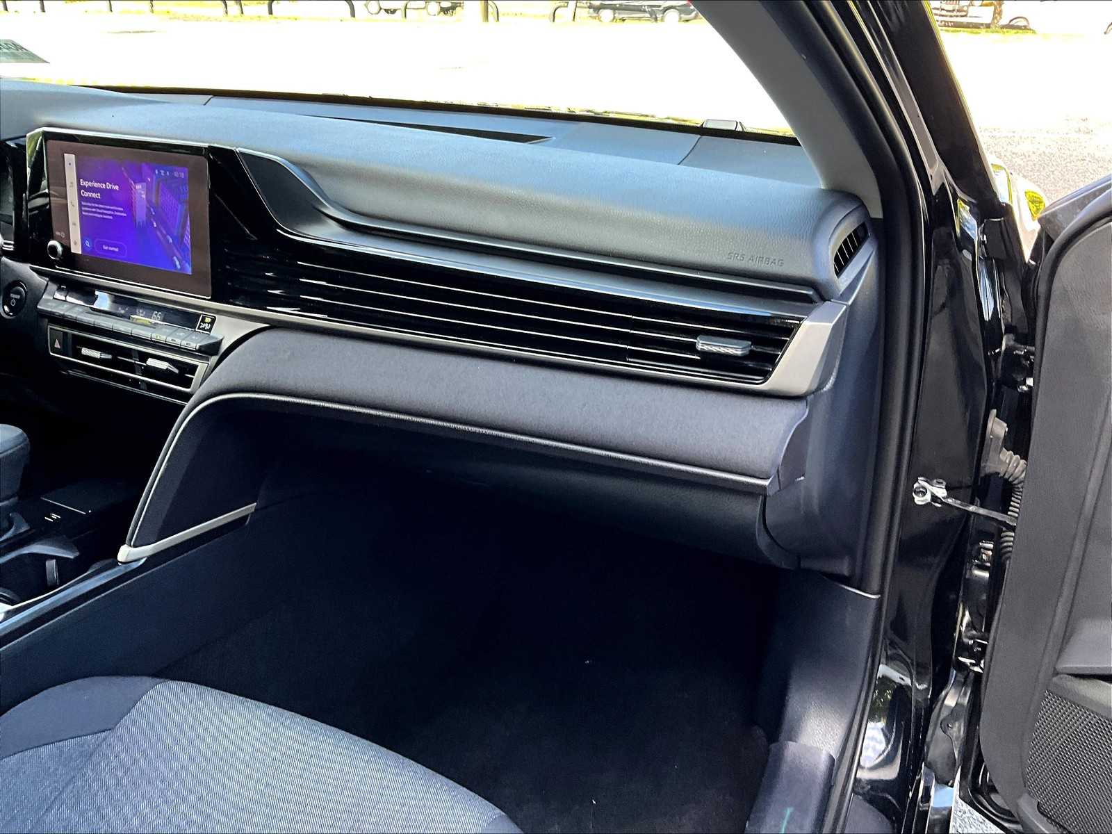 2025 Toyota Camry LE - Photo 13