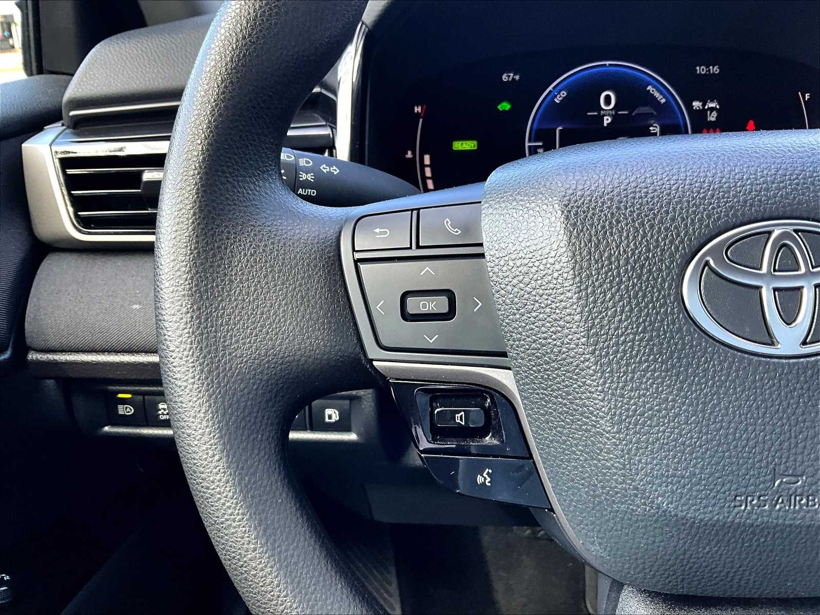 2025 Toyota Camry LE - Photo 23