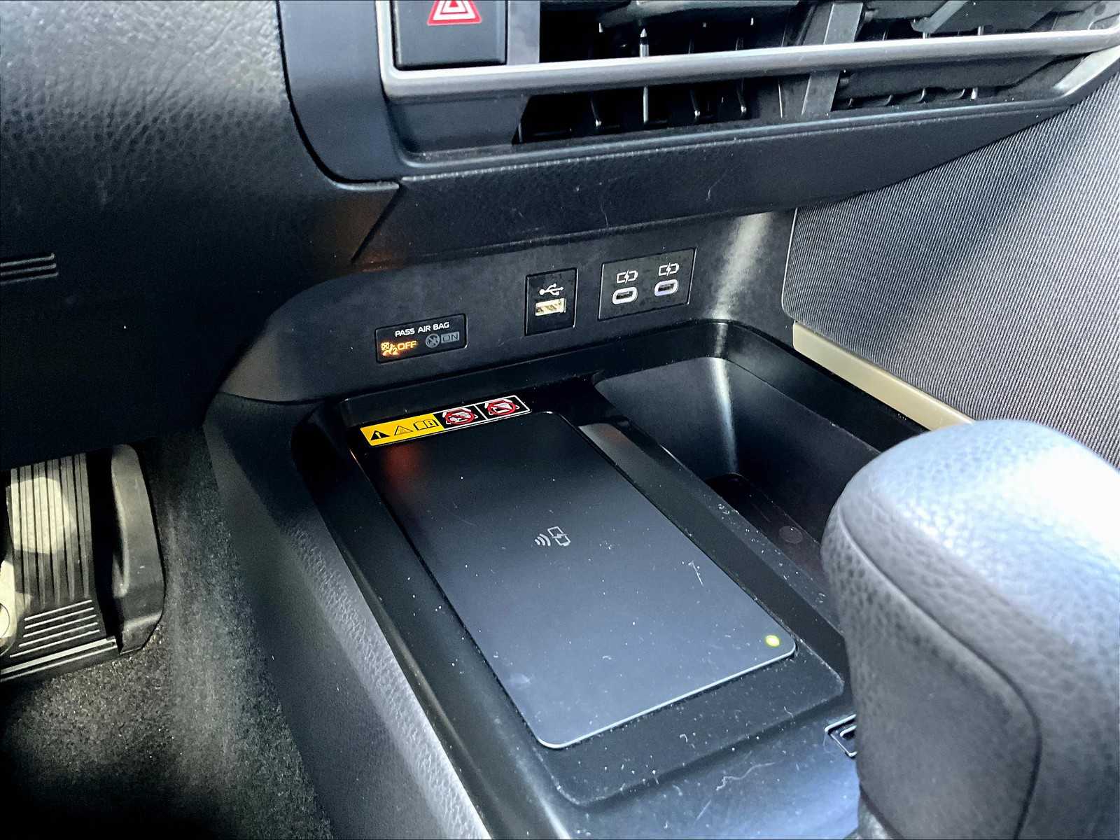 2025 Toyota Camry LE - Photo 27