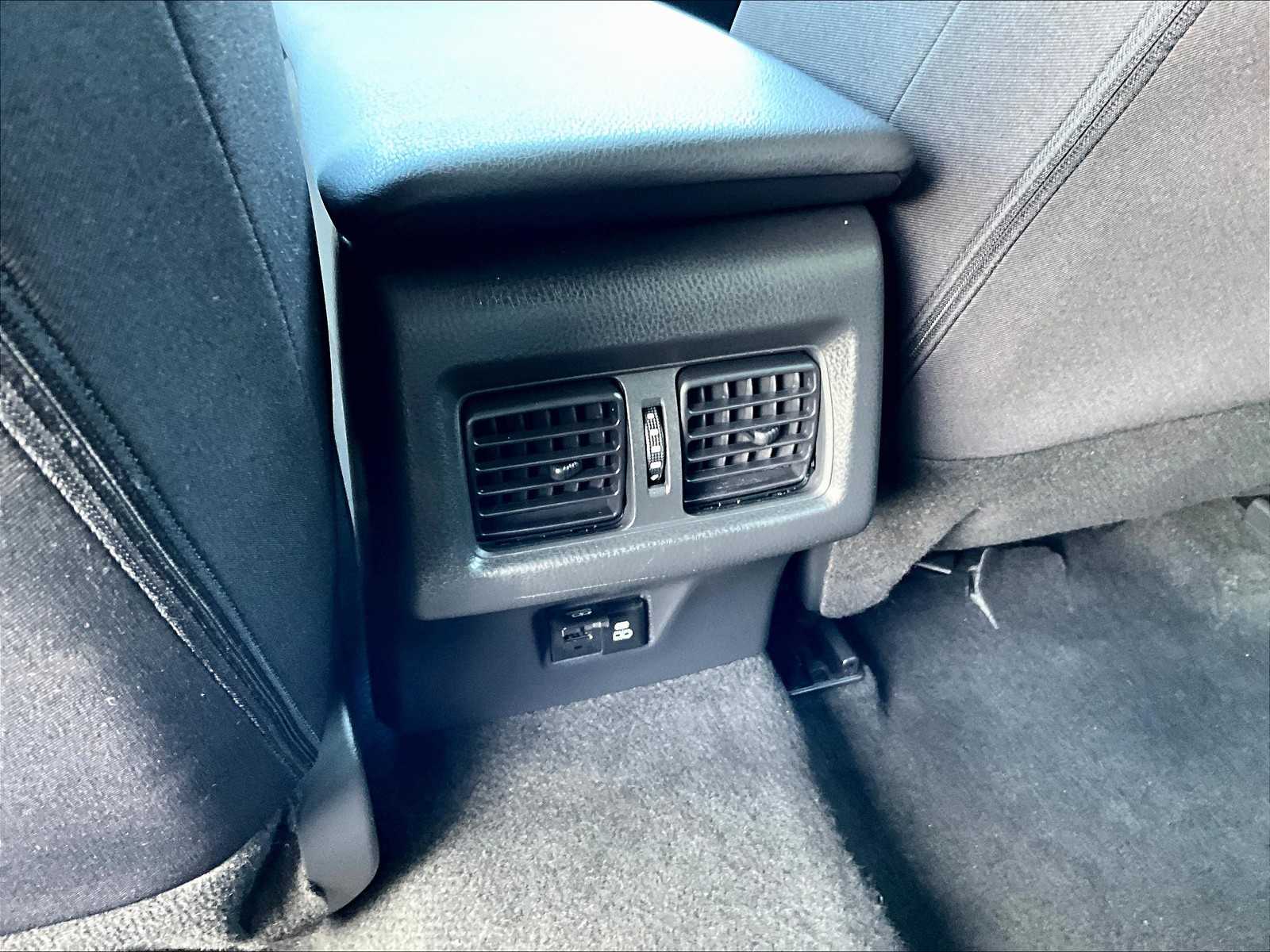 2025 Toyota Camry LE - Photo 28