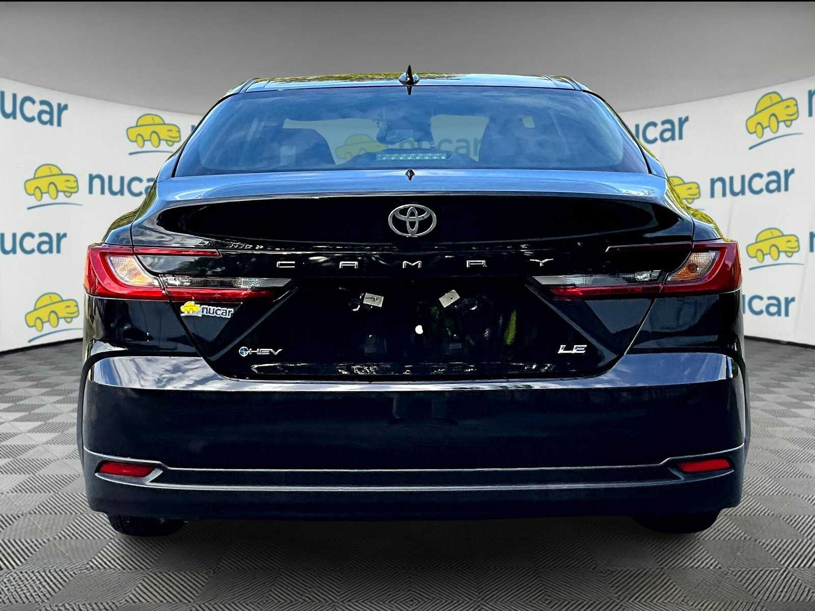 2025 Toyota Camry LE - Photo 5