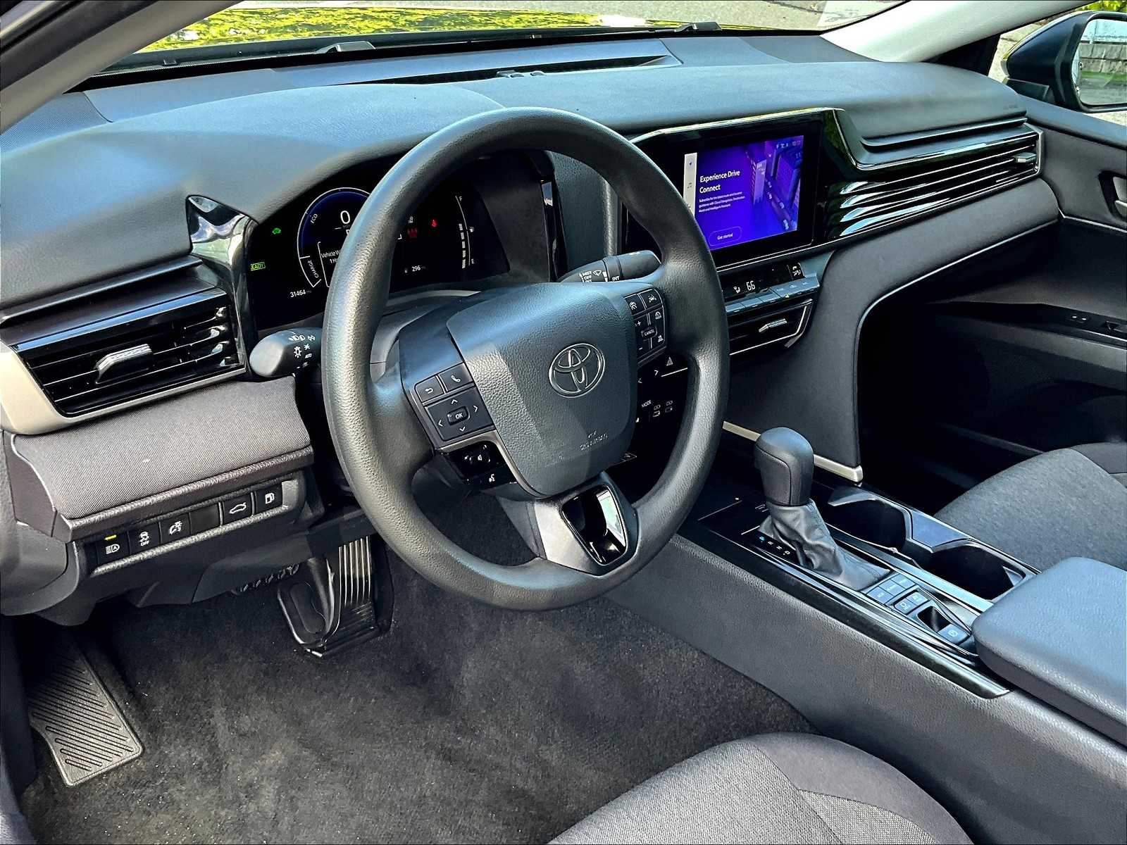 2025 Toyota Camry LE - Photo 8