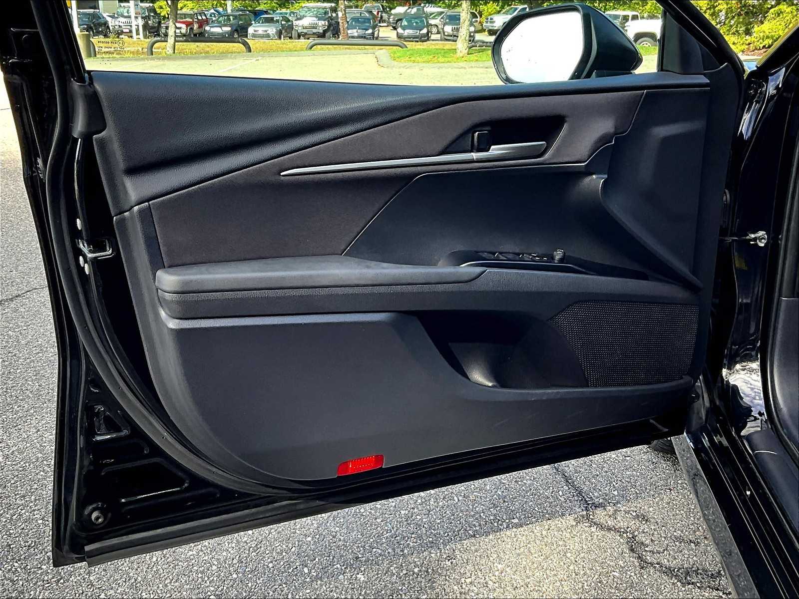 2025 Toyota Camry LE - Photo 9