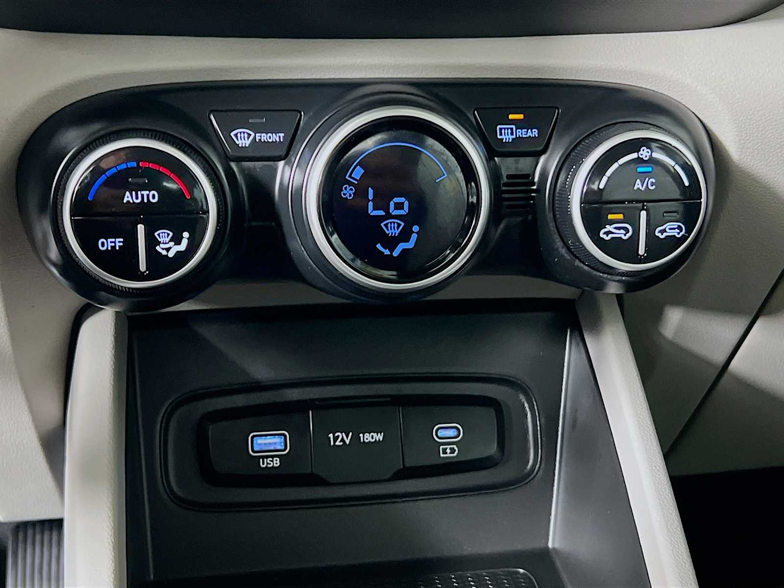 2023 Hyundai Venue SEL - Photo 15