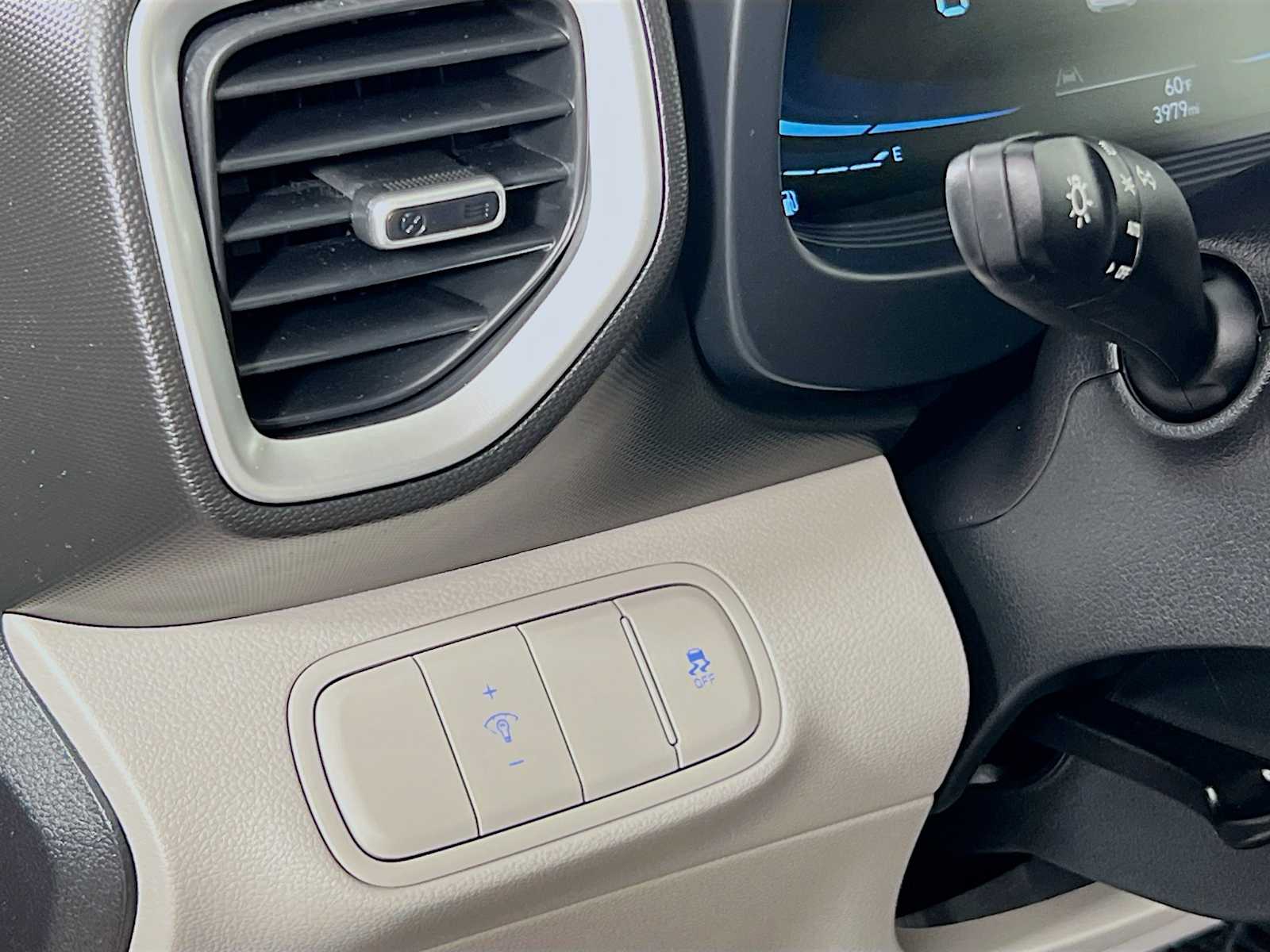 2023 Hyundai Venue SEL - Photo 10