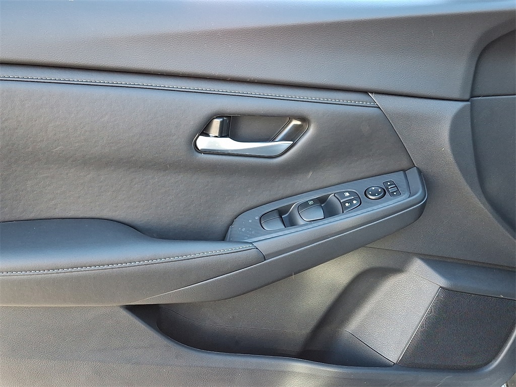 2025 Nissan Sentra SV - Photo 8