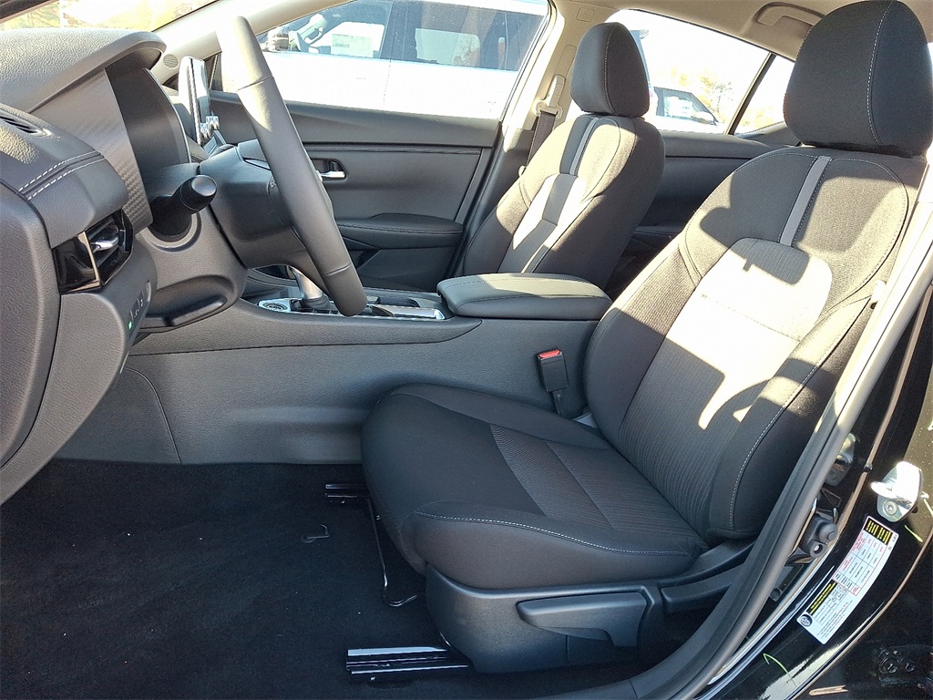 2025 Nissan Sentra SV - Photo 9