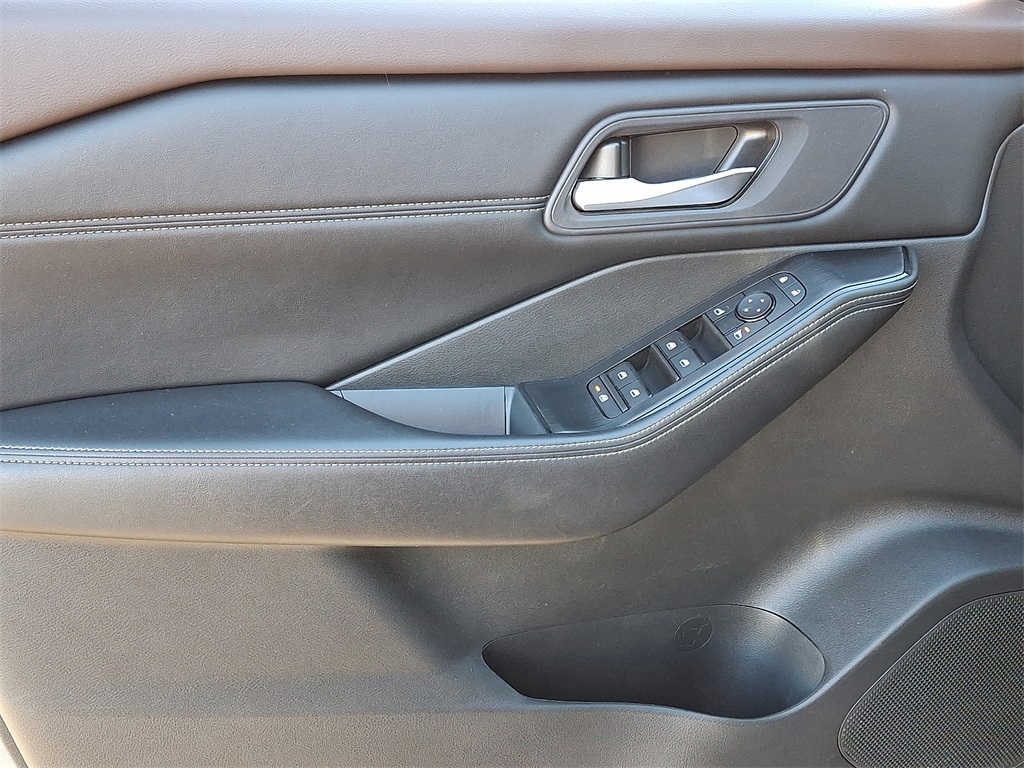 2023 Nissan Rogue SV - Photo 13