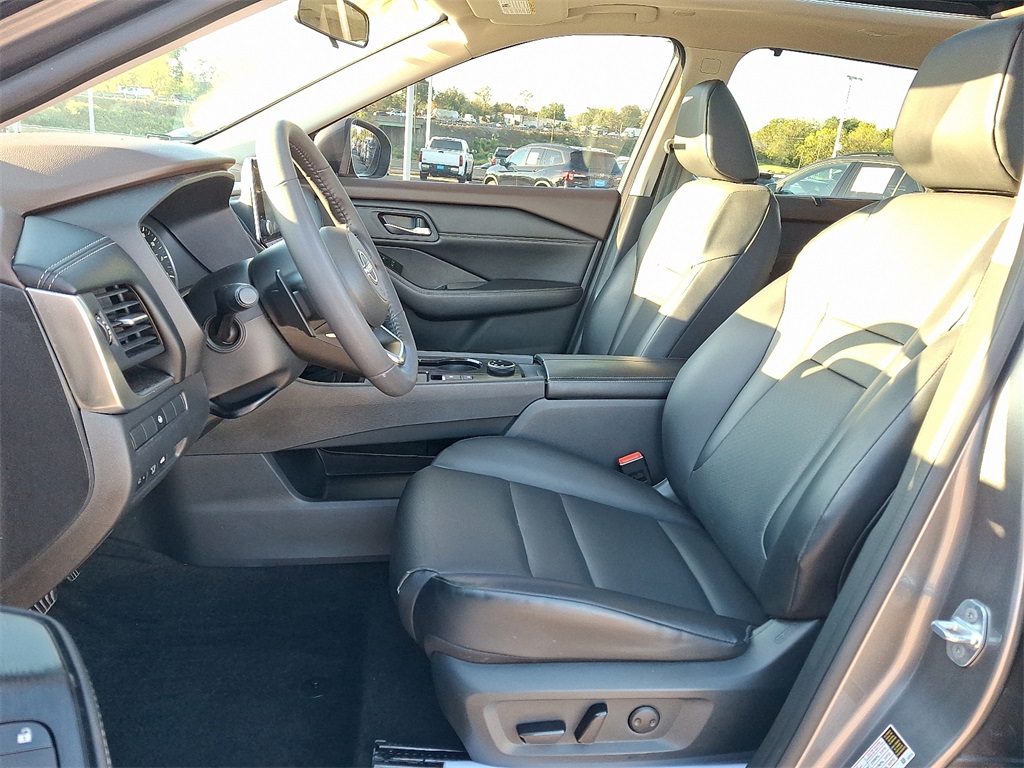 2023 Nissan Rogue SV - Photo 14