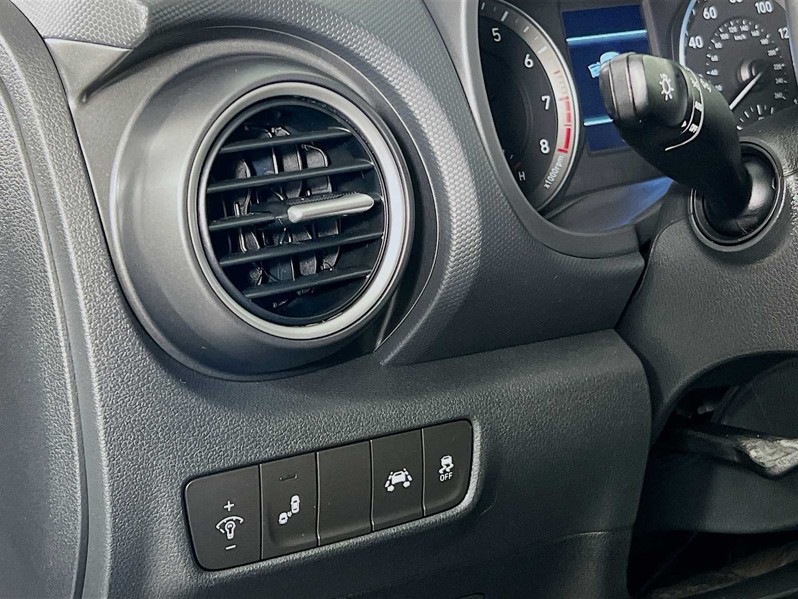 2020 Hyundai Kona SEL - Photo 6