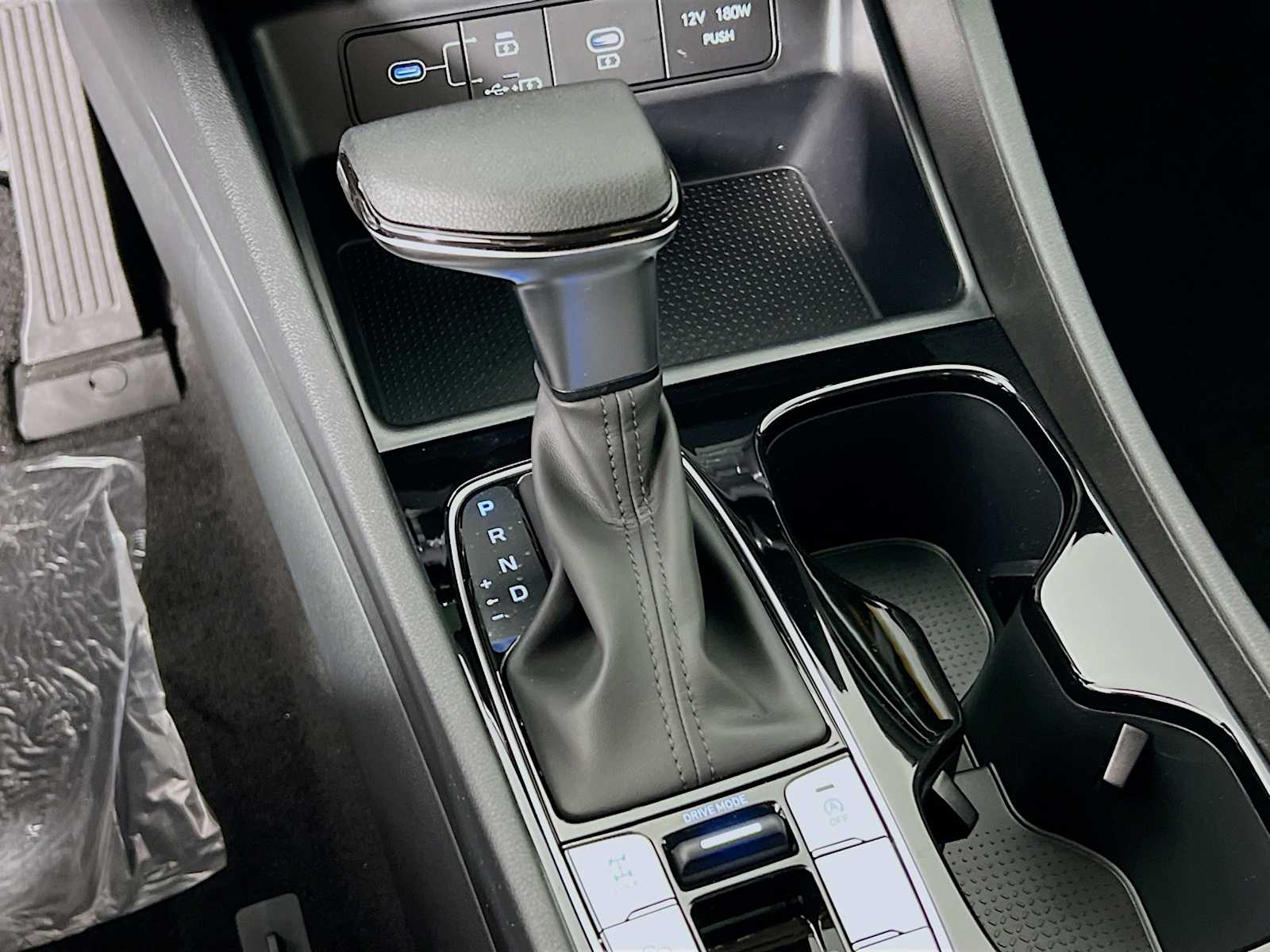 2025 Hyundai Tucson SE - Photo 11